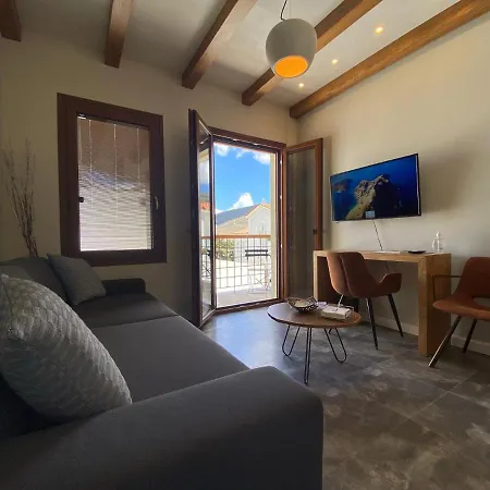 Andros 4 Seasons Villas&suites Apartahotel