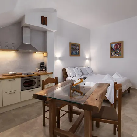 Andros 4 Seasons Villas&suites Apartahotel