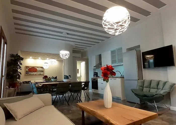 Andros 4 Seasons & شقة فندقية 4*