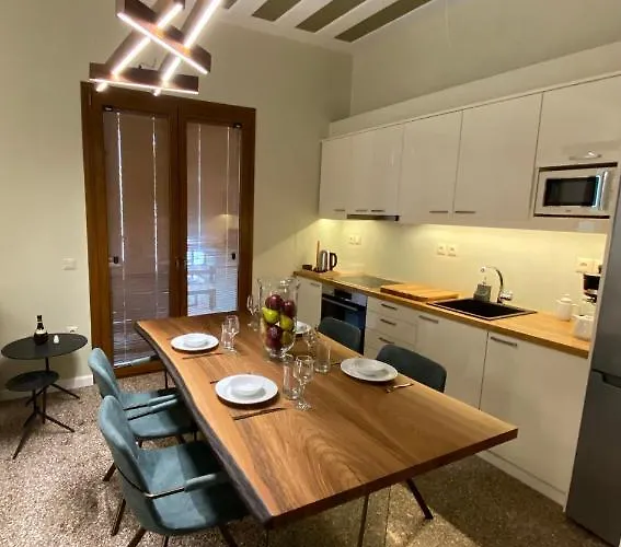 Andros 4 Seasons & شقة فندقية