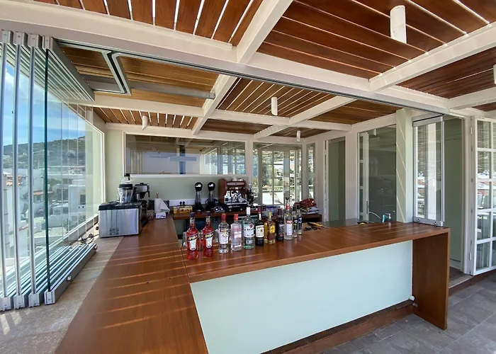 Andros 4 Seasons & 公寓式酒店 4*